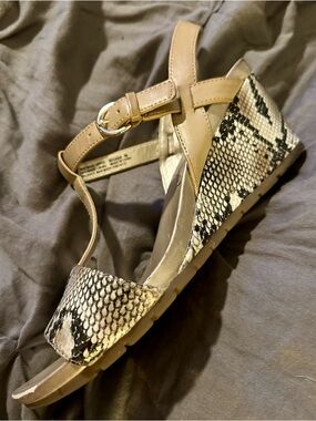Bandolino Beige Snake-Print Wedge Sandals